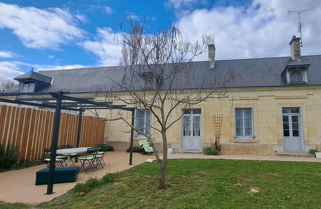 Pretty farmhouse in the heart of the Bourgueil vineyards