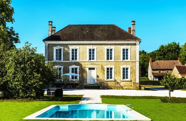 Pretty house 15 pers heated swimming pool covered private calm