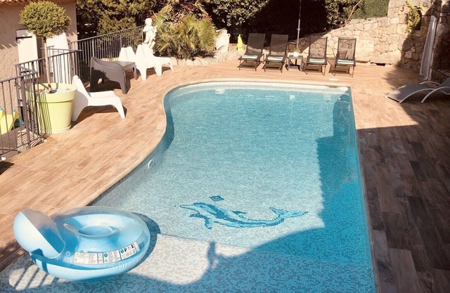 PRETTY PROVENCAL VILLA WITH POOL