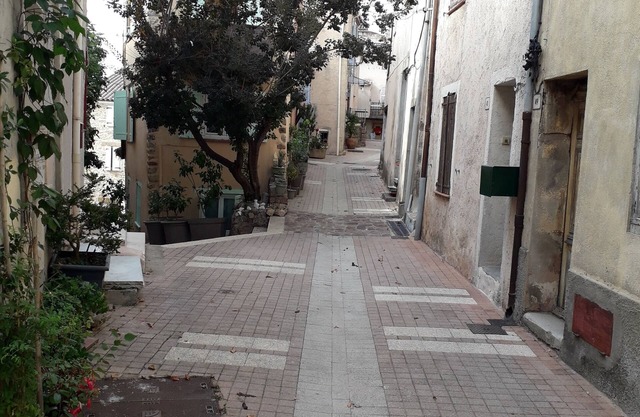 Pretty village house in the heart of Provence