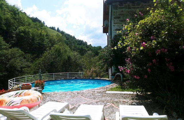 Pri Mačku, a holiday house in the nature with all privacy for max 13 persons with pool and jacuzzi