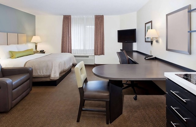Prime Location! Free Parking, Pets Allowed, Near Strawbridge Lake Park