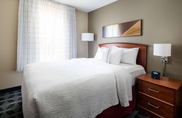 Prime Location! 2 Comfortable Units! Short Drive to Seattle Asian Art Museum