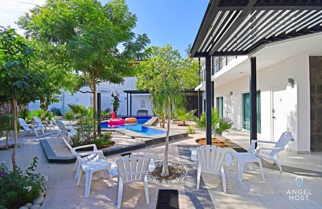 Prime Location, Pool Access, BBQ, Walk to Malecon