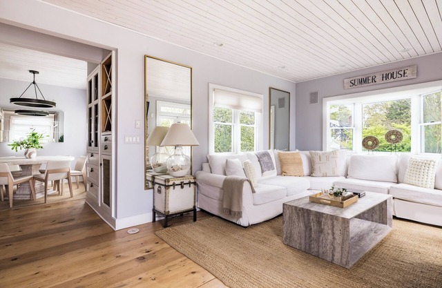 Prime location! Walk to Beach! Wainscott Family House & Cottage. Pool & Hot Tub!