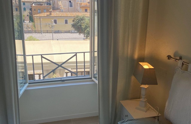 Princess House. Unique view Castle. Free indoor parking