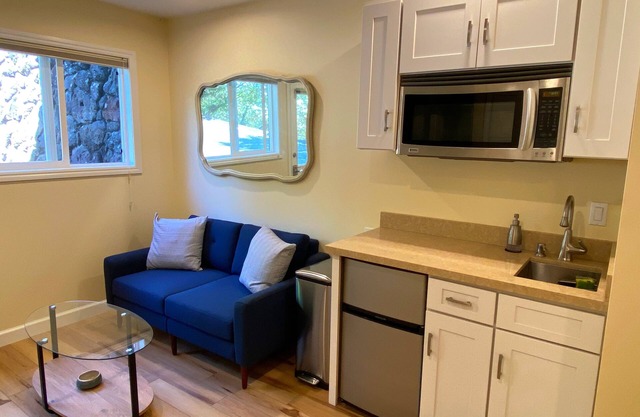 Pristine New Studio—Walk to SF Bay & State Park! With A/C!