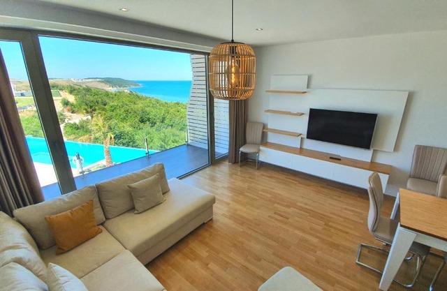 PRIVÉ Seaview Duplex Apartment