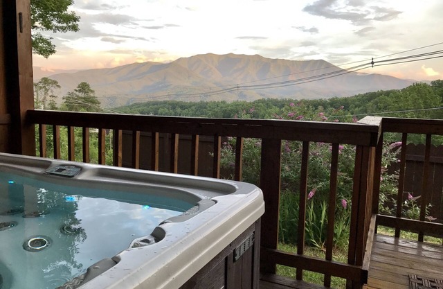 Privacy with a view ! Romantic. Great getaway/honeymoon spot. Wifi/TV, Free Tix