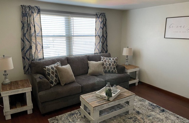 Private 1-bedroom apartment centrally located between Buffalo & Niagara Falls