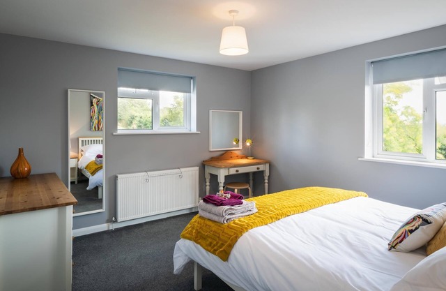 Private 2 Bed Country Cottage - Parking & 1/2 Acre Garden