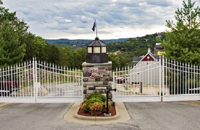 Private 2 bedroom - 2 bath cottage in gated resort overlooking Table Rock Lake