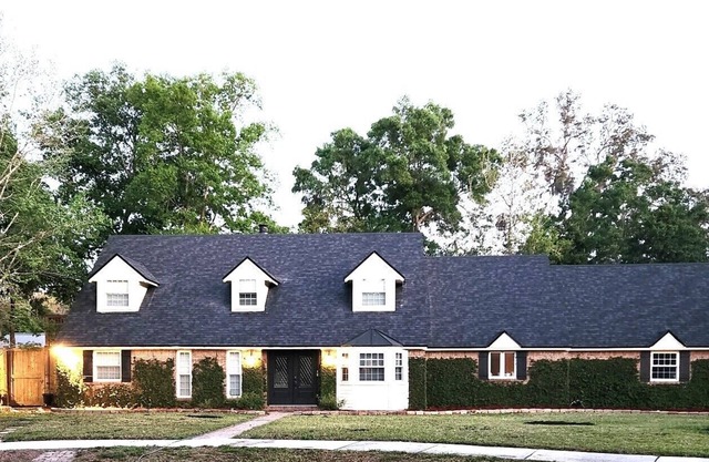 Private 2-bedroom guest house in riverfront community. Super comfortable!
