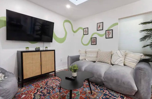 Private 2BR + Hot Tub & FirePit - Workspace, Parking & Mins to LAX, SoFi, Beach