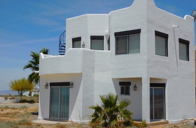 Private 2story home with 2-master bedroom suites; walking distance to beach.