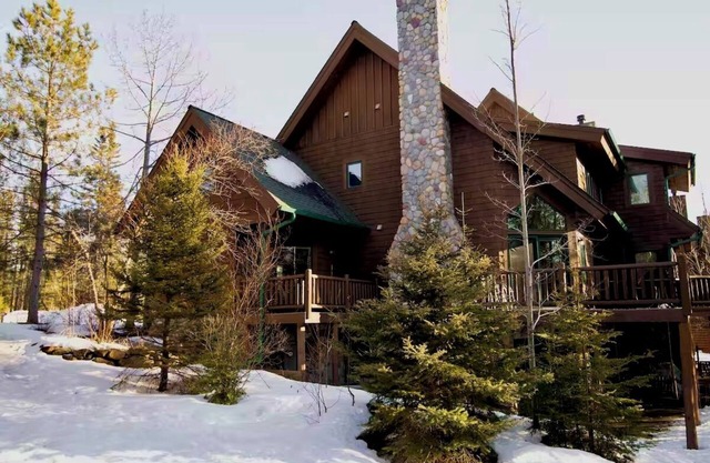 Private 4 Bedroom 4 Bath Ski-In/Ski-Out Home @ Lutsen with Sauna & Game Room