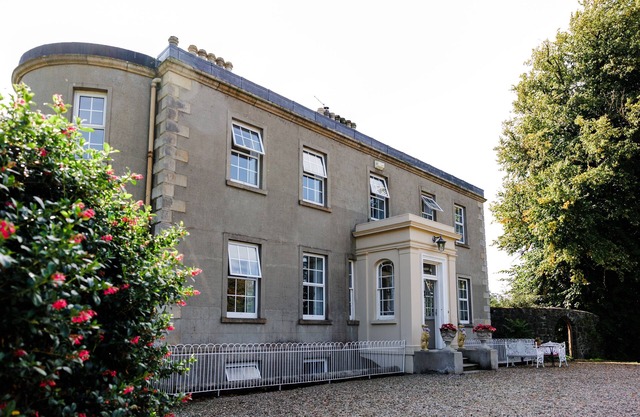 Private 4 bedroom wing in Georgian Linen House w/modern twist (Pet Friendly)