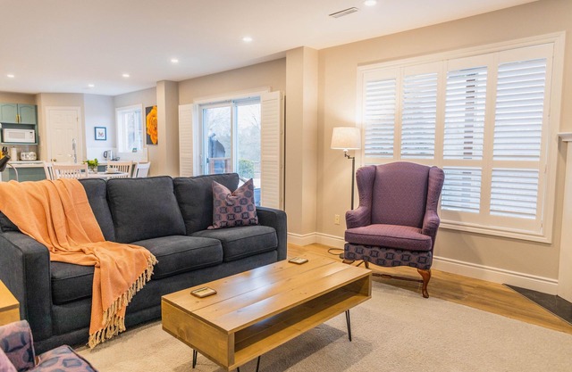 Private and spacious 1 bedroom suite with hot tub