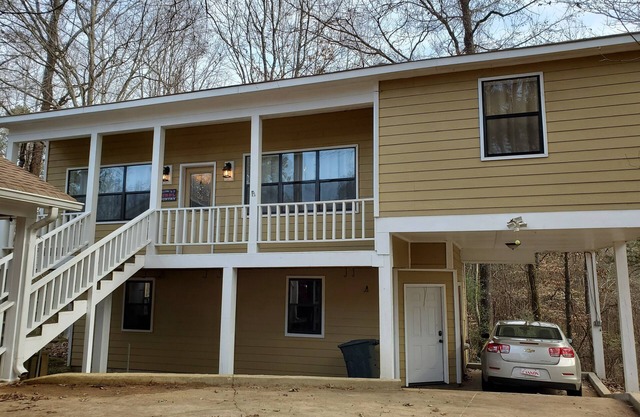 Private Apartment - Less than 4 miles from the Ole Miss Campus