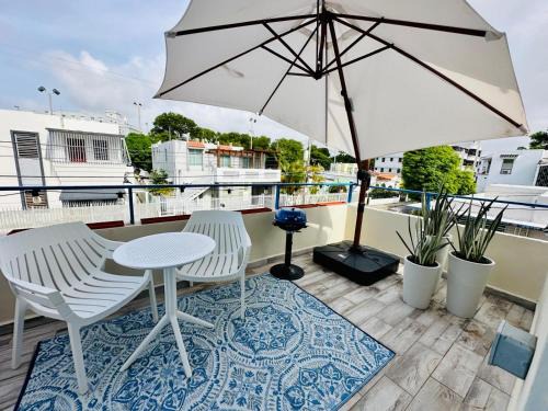 Private Balcony with City View Studio MM5