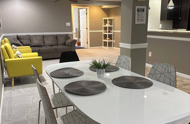 Private Basement Work & Travel Great Location Near Route 66 Jiffy Lube Live