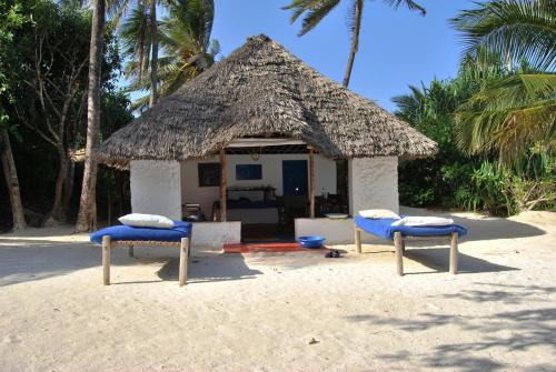 PRIVATE BEACH BUNGALOW ZERO MINUTE to beach Matemwe
