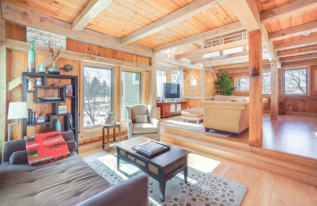Private Beach + Deck: Serene Lake Michigan Retreat