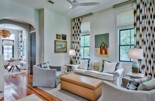 PRIVATE BEACH/POOL ACCESS-Stylish Decor- Great Family/Outdoor Space -4 Bikes