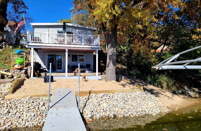 Private Beach Waterfront w/Dock - Rock River Hideaway