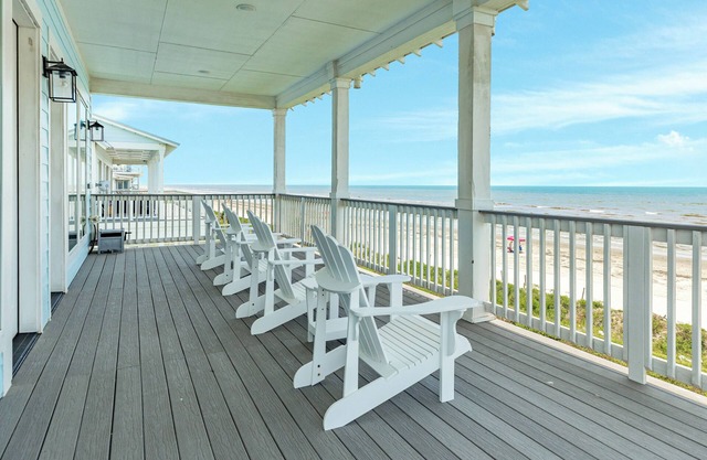 Private Beachfront Home w/5 Decks, 3 Suites, Fenced Yard in Beachside Village