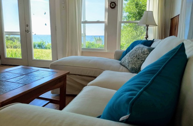 PRIVATE BEACHFRONT, Watch sunset over the bay. Amazing beach 360 ft long!