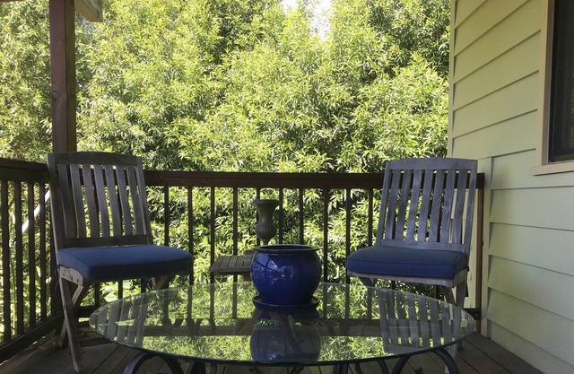 Private, Beautifully Decorated Guest House with Great Views and Sleeps 7 People