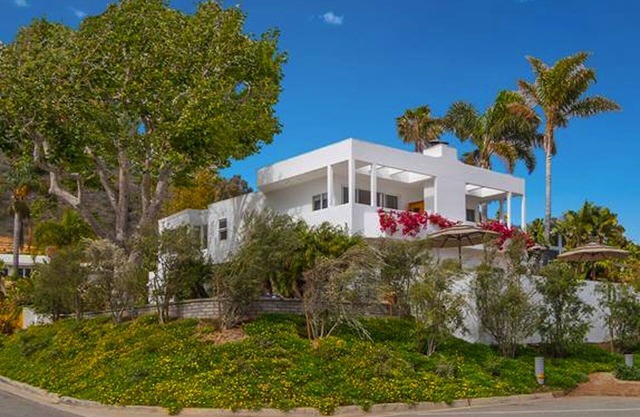 Private Broad Beach Home - Super clean and air conditioned! We love guests!⭐️