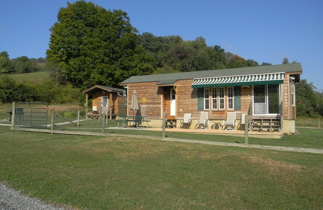 Private Cabin On 40+ Acres. Pets Allowed