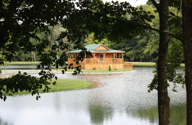 Private Catch And Release Lake-Boat Rental Included! Close to Lake Cumberland!