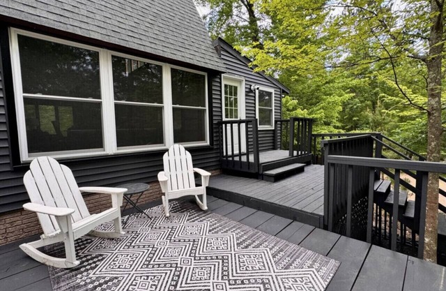 Private Chalet, 3 Queen beds on Trails in Voyager