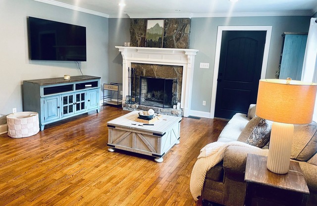 Private Cottage Near Rock City w/Deep Soak Tub & Waterfall Shower
