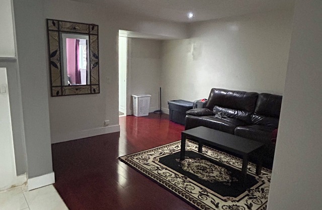 Private & cozy 2 bedrooms suite in Maple Ridge