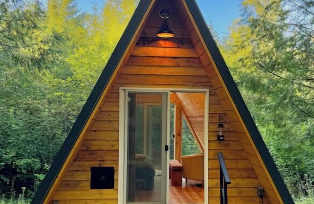 Private Cozy Aframe Moulton Cabin 3 @ Pull Caffe wood roasted coffee & bakeryn