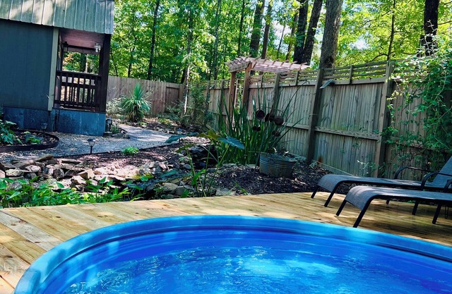 Private & Cozy cabin with Hot Tub-Coffee Bar-Cowboy Pool