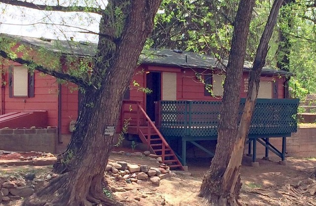 Private CREEKSIDE CABIN! Near Garden of the Gods and Pikes Peak. Pet/420 OK!