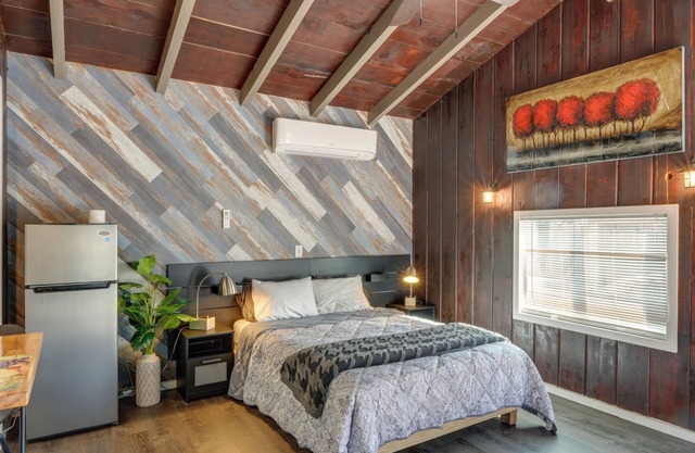 Private Deck & Views: Frazier Mountain Cabin