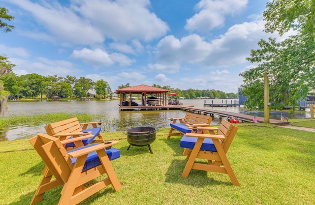 Private Dock + Porch: Lakefront Retreat in Cobb!