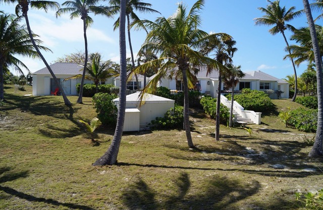 Private Estate House on Private Gorgeous Pink Sand Beach, "Senza Nome"