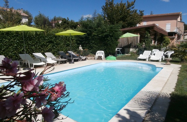 Private family country house 15 pers. Private swimming pool and SPA. rated 4 stars