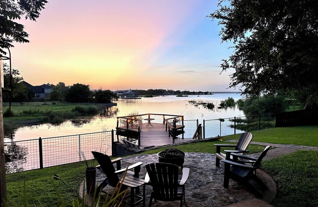 Private Gated Waterfront Lake Buchanan Home! Hot tub, Dog Friendly, Fully Fenced