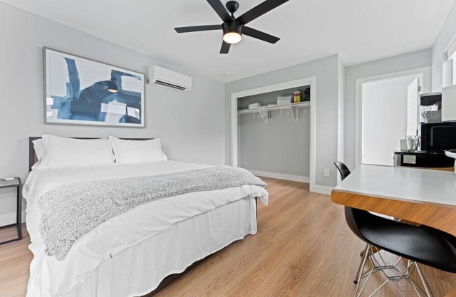 Private Guesthouse Retreat 3 miles from Downtown!