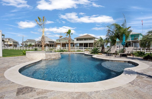 Private Heated Pool & Hot Tub ~ Summer Family Fun ~ King Beds ~ Ocean View