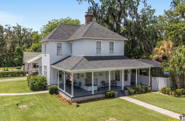 Private historic district apt with pool-suite A