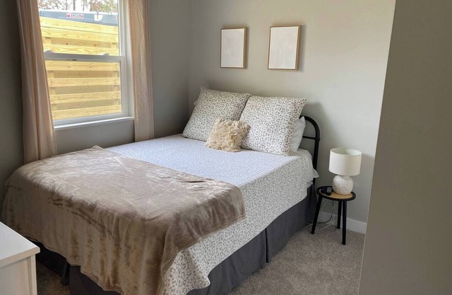 Private Home 5 mins to Horse Show/Hiking/Golf